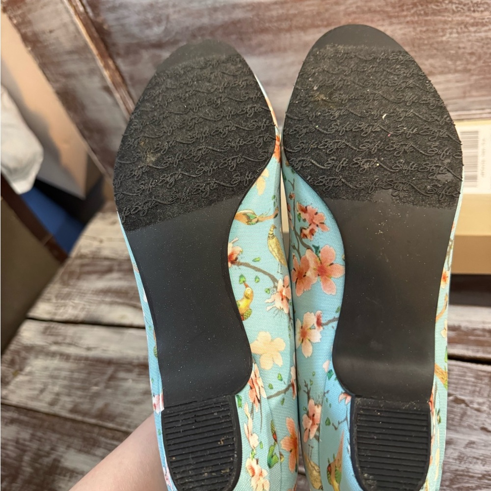 Soft Style Light Blue Floral Slip-On Ballet Flats - Picture 4 of 6